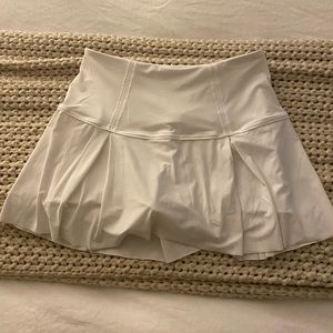 Lululemon white skort size 2 regular